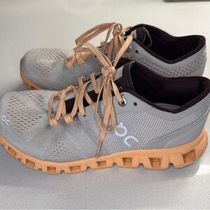 On running Women's Gray and Tan Running Shoes